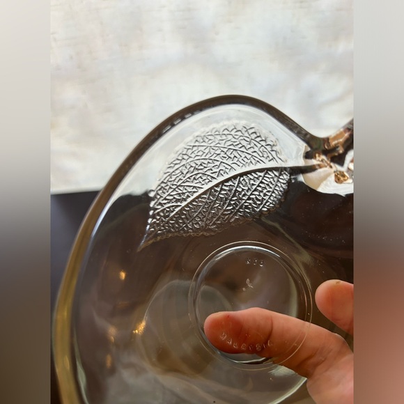 Vintage 1970s Large 9" Apple Shaped Clear Glass Serving Bowl w/Leaf Detailing - Picture 3 of 10